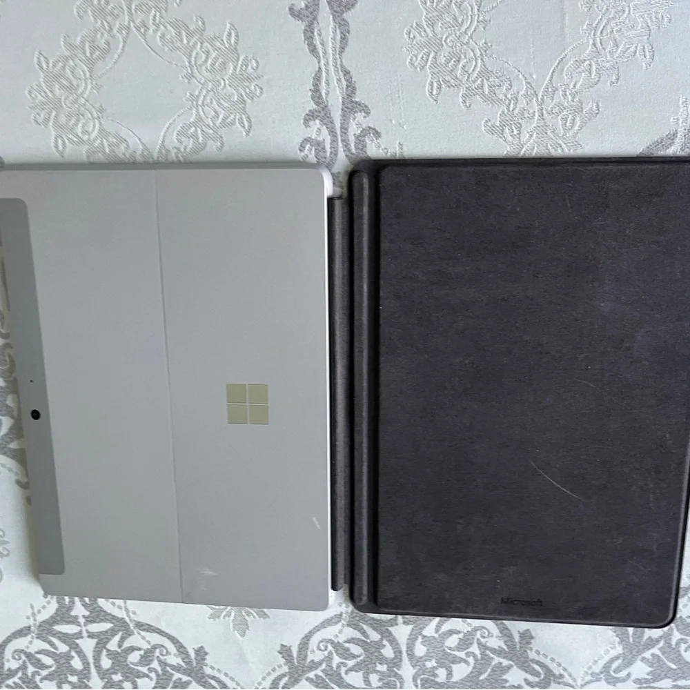 Microsoft Surface Go